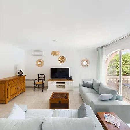4 Avec Piscine Villa